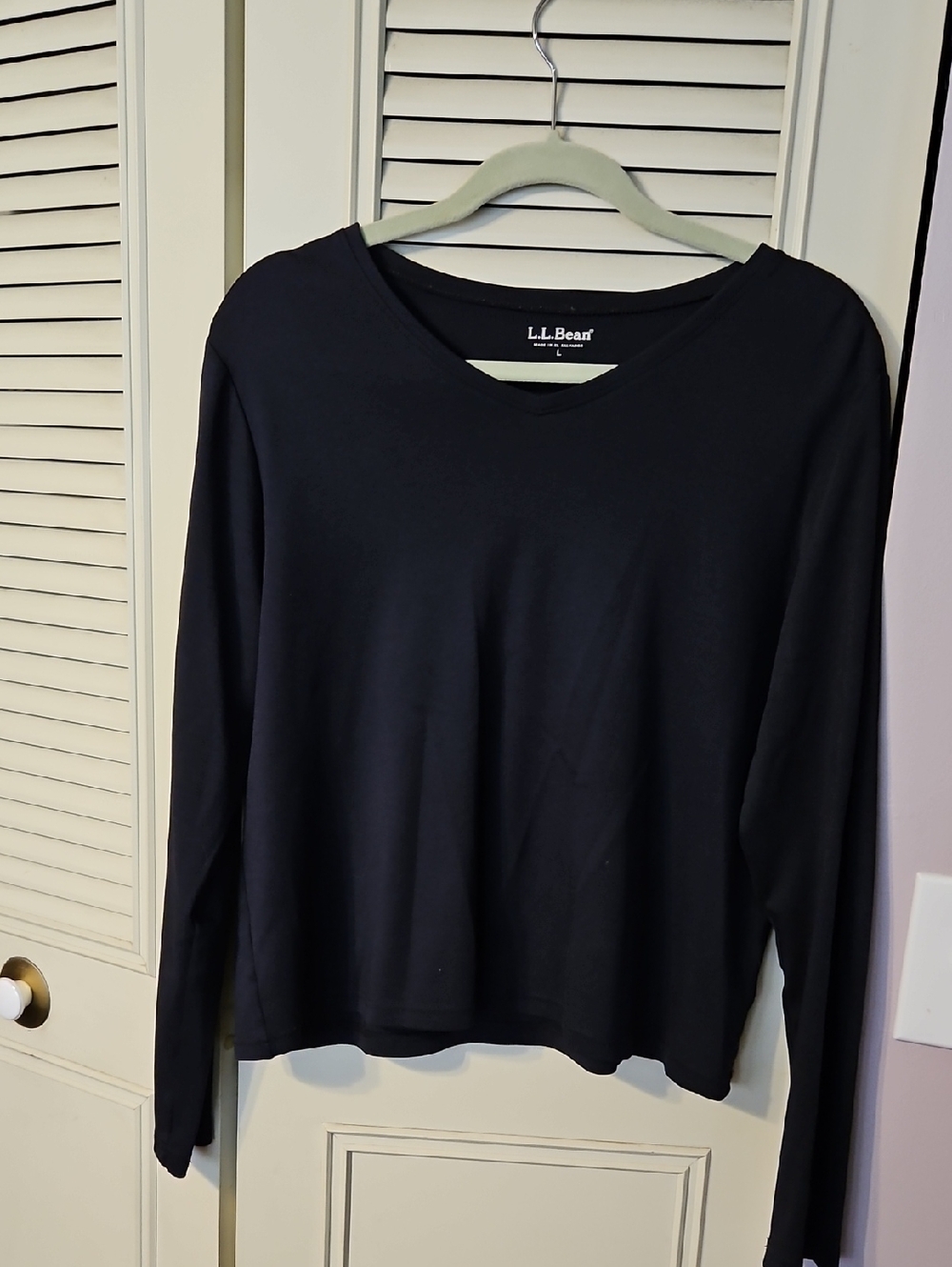 L.L. Bean Black Long-Sleeve V-Neck Tee Shirt